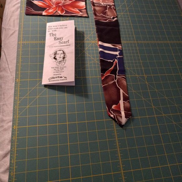 The Easy Scarf NWOT - Picture 4 of 6